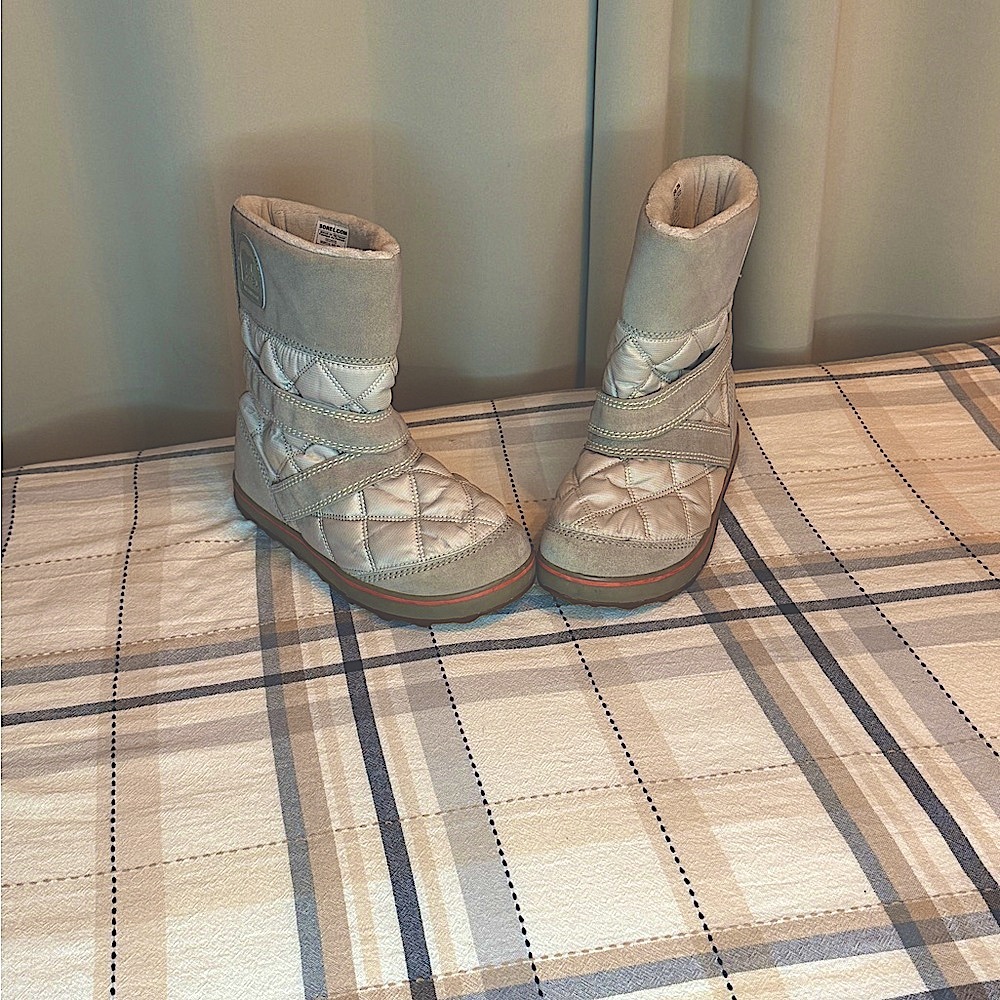 Sorel Quilted Silver Winter Boots